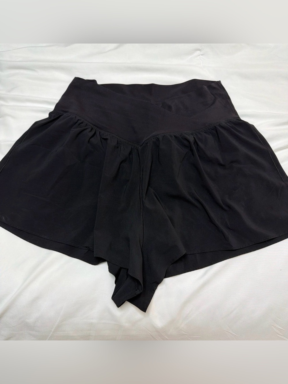 OFFLINE By Aerie Real Me
Crossover Flowy Short in Black
